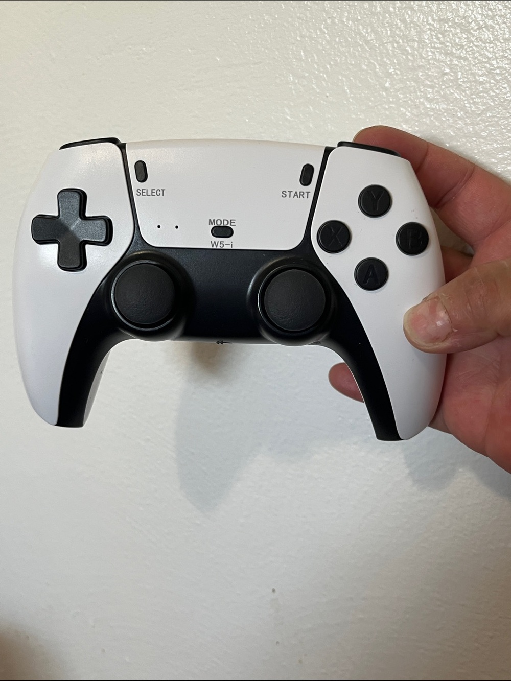 Wireless Game Controller W5-i - White and Black